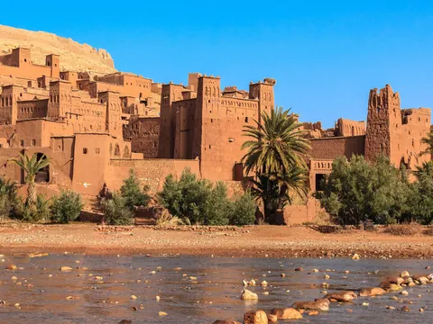 Kasbah de Ait Ben Haddou junto al río en el sur de Marruecos