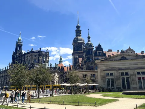 catedral y plaza del teatro Theaterplatz Dresde Alemania