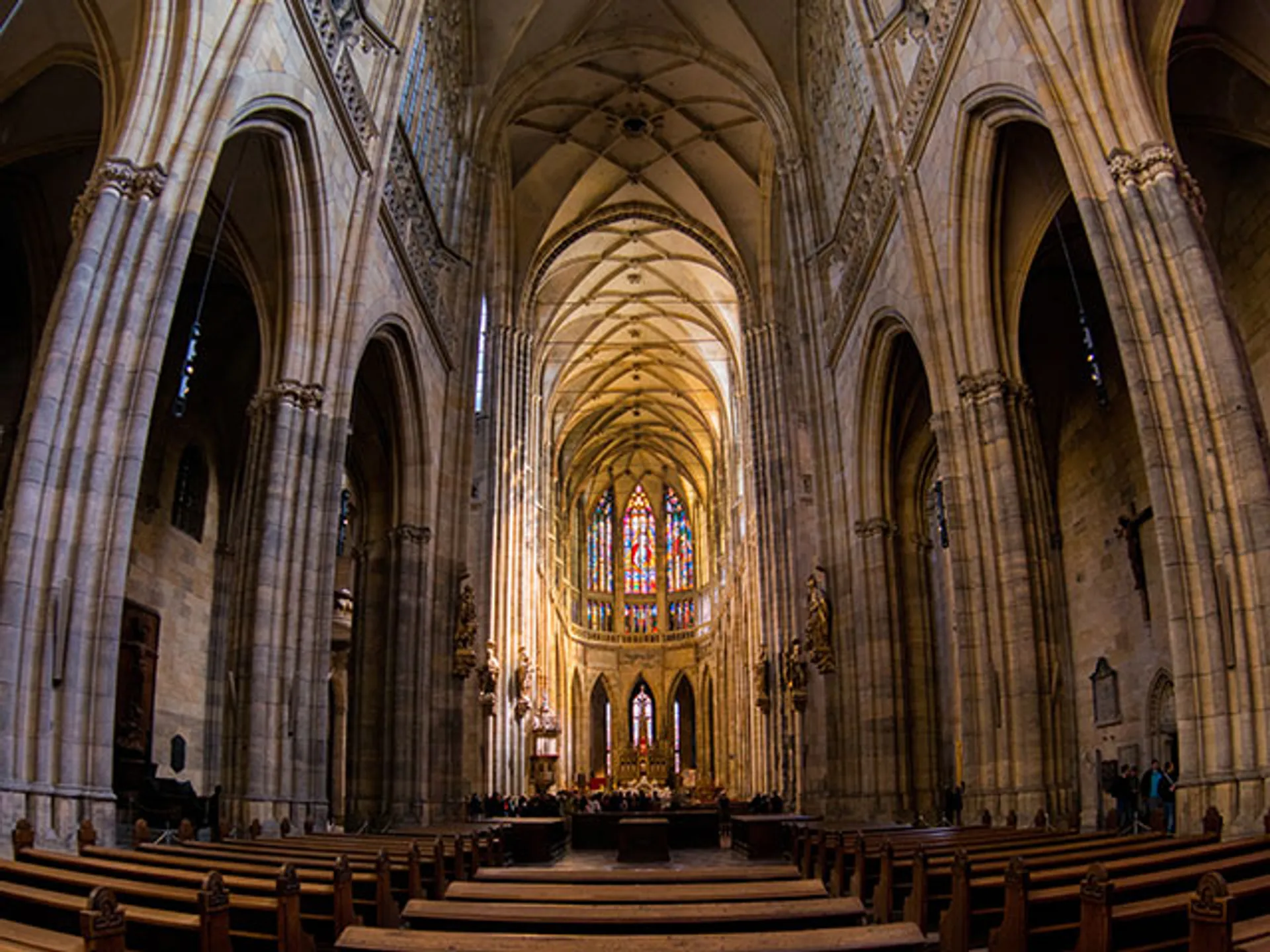 Interior de la Catedral de San Vito - Qué ver en Praga - Guía de viaje Praga - Buendía Tours