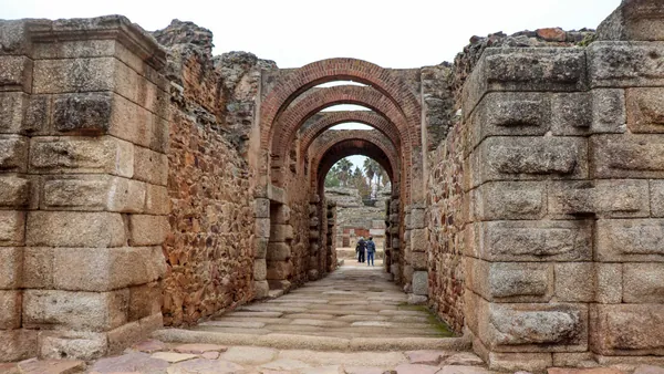 Qué hacer en Mérida entre ruinas romanas y una de las ciudades históricas más importantes de España