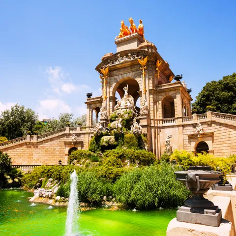 Vista de la Cascada Monumental - Parque de la Ciutadella de Barcelona - Qué ver en Barcelona - Guía de Viajes Barcelona - Buendía Tours