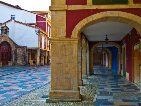 Arcos de la calle Galiana en el casco histórico de Avilés