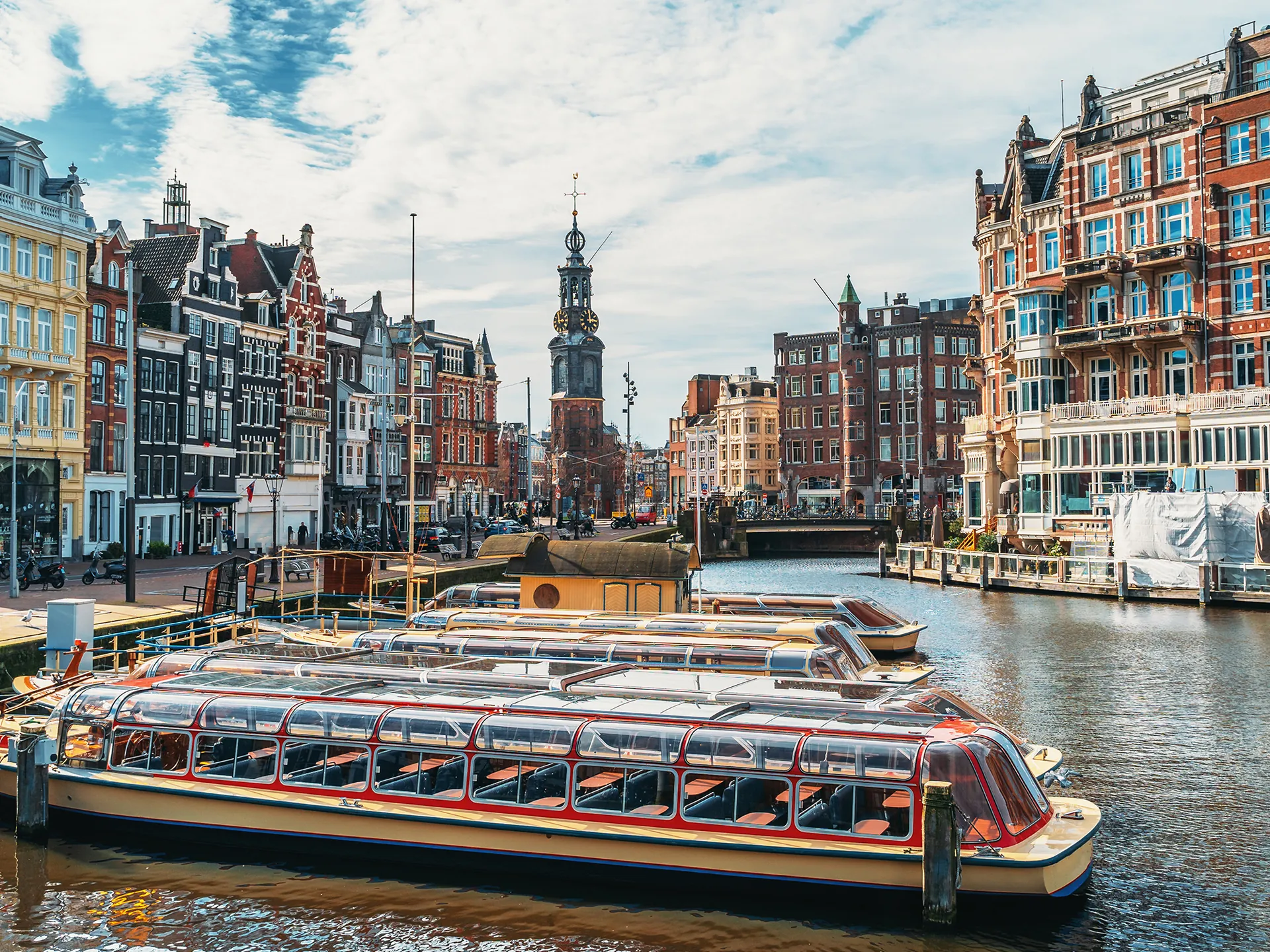 Canales de Ámsterdam en primavera