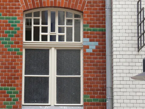 Detalle de los mosaicos de cerámica de los patios Hackesche Höfe en Berlín