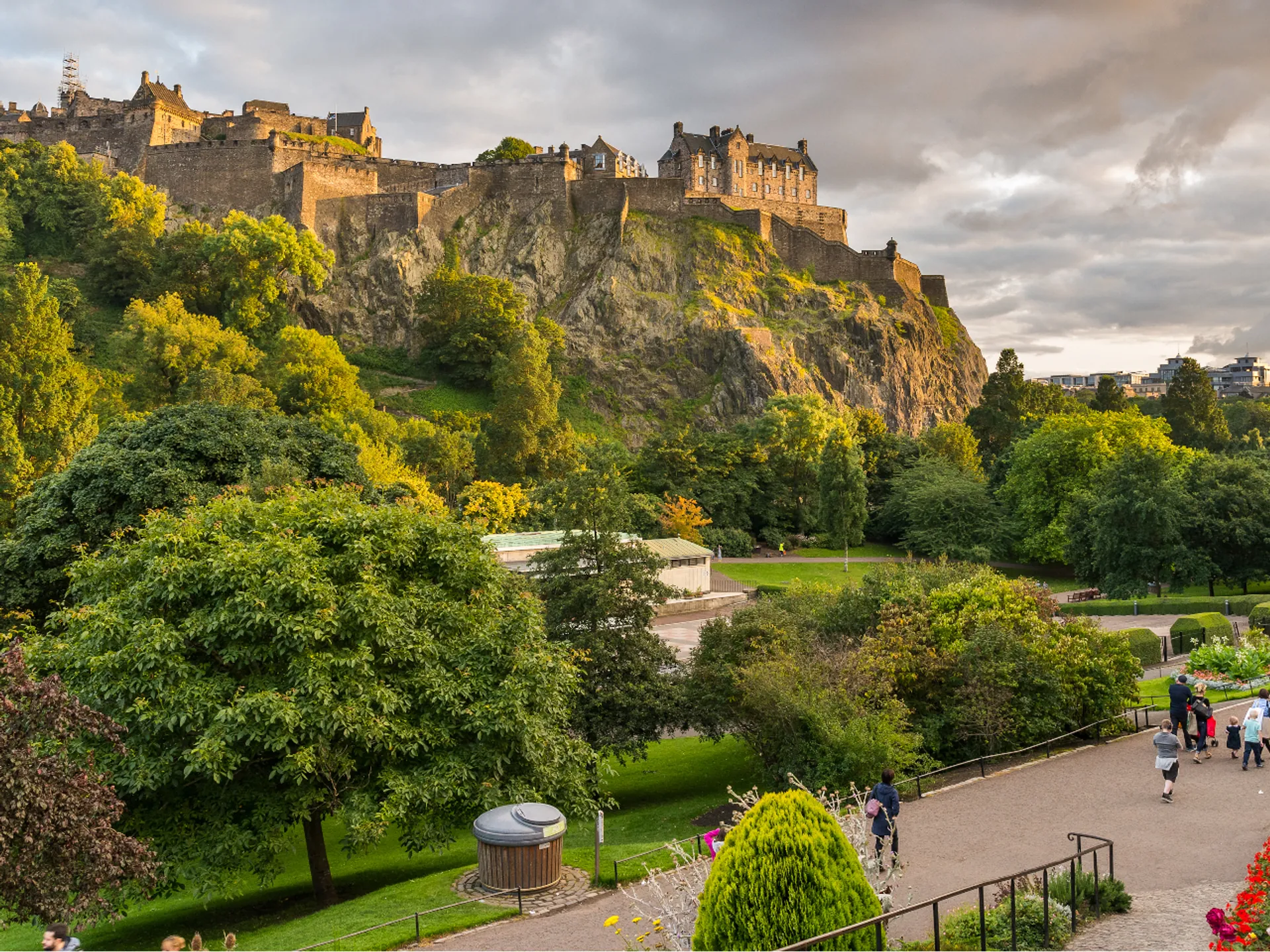 Vista Princes Street Gardens - Princes Street Gardens - Qué ver en Edimburgo - Guía de Viajes Edimburgo - Buendía Tours