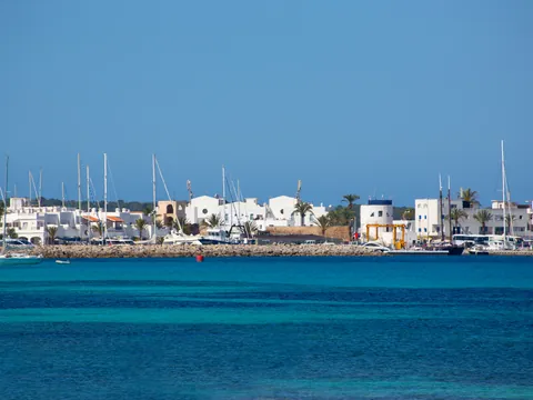 Puerto de La Savina en un precioso día soleado, Formentera