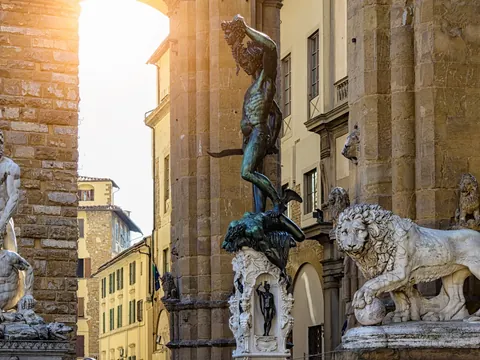 La Piazza della Signiora era uno de los puntos donde se realizaban ejecuciones públicas, y hay un nombre que resuena entre las paredes de sus edificios.