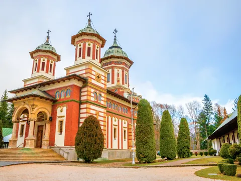 Monasterio de Sinaia, una imponente pieza monumental en el condado de Prahova.