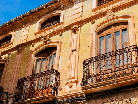 visita-guiada-caravaca-cruz_museo-caballos-vinos_tours-guia_murcia_buendia-tours (1).jpg