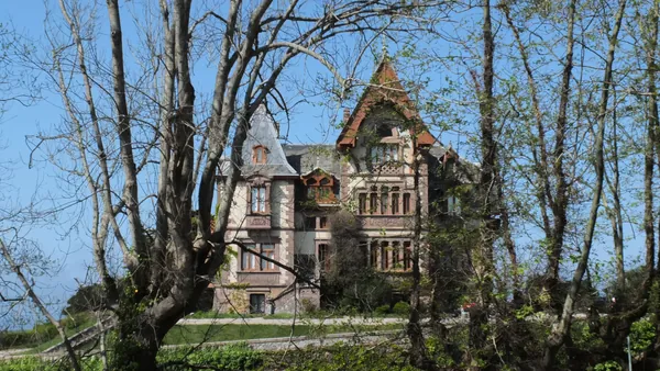 Casa Duque de Almodóvar del Río en Comillas, Cantabria