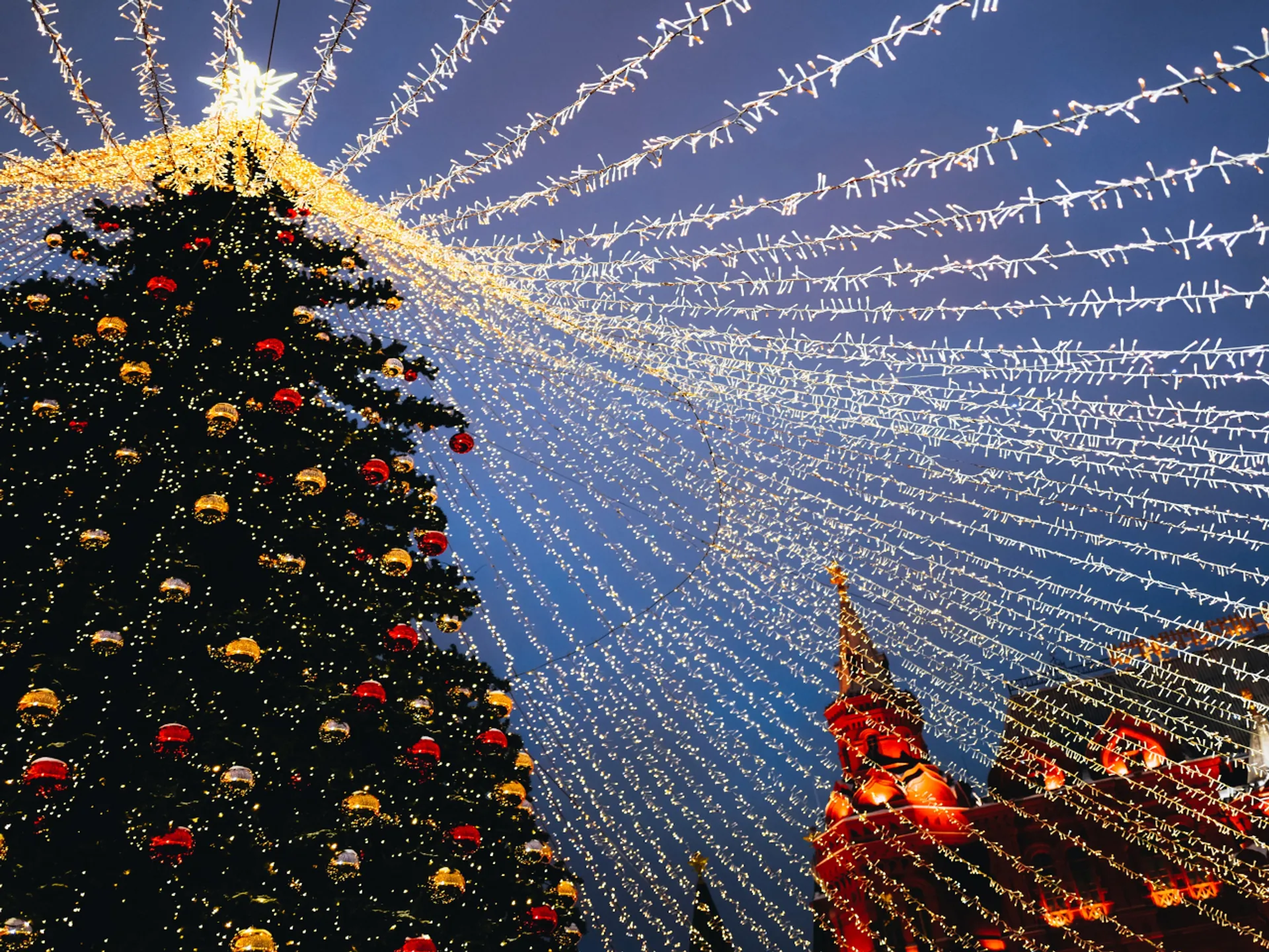Árbol de Navidad - Cómo se celebra el Año Nuevo en Europa - Blog - Buendía Tours