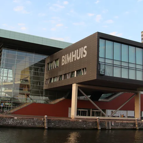 Perspectiva de la arquitectura del Bimhuis-guía de viaje de Ámsterdam