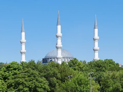 Alminares y cúpula de la Mezquita Azul en Estambul, Turquía