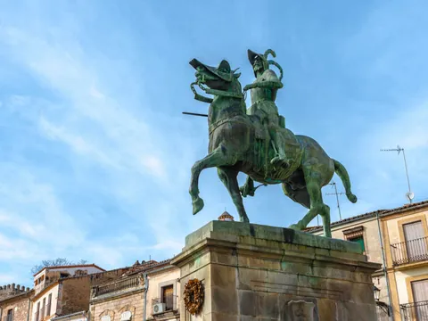 estatua-free-tour-trujillo.jpg