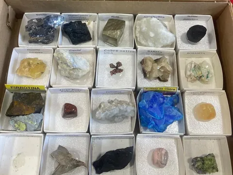 Taller de minerales y aventura en la mina El Ángel en Udías