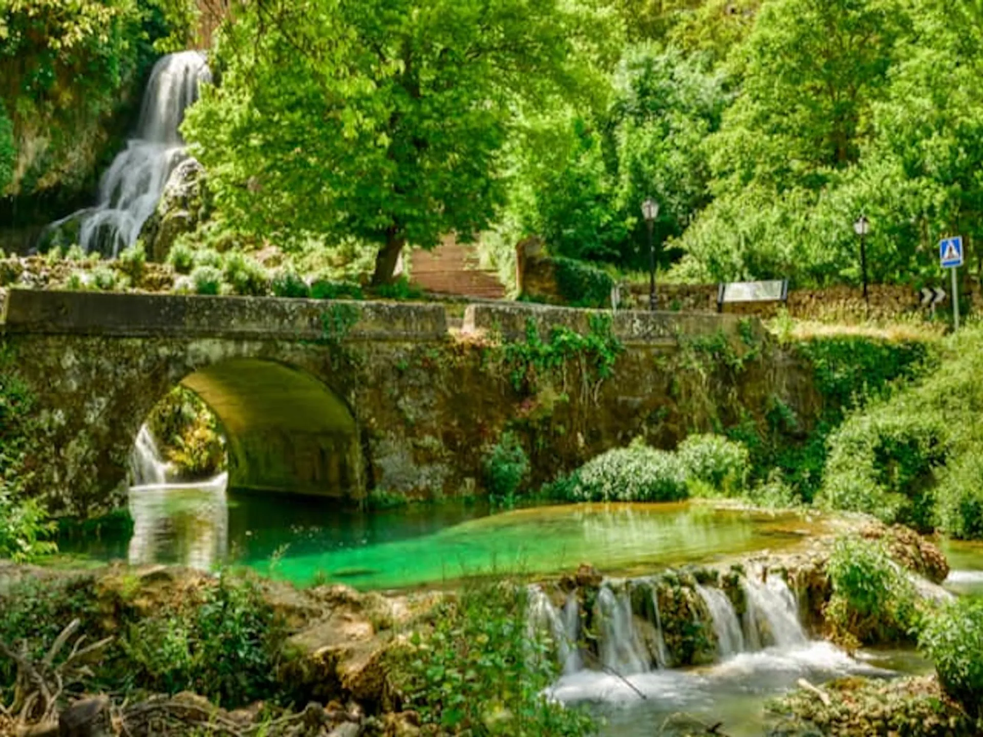 Cascada de Orbaneja del Castillo, Burgos - Una ruta por las mejores cascadas en España - Buendía