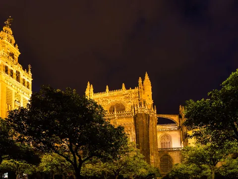 visita-sevilla-noche_ruta-nocturna-santa-cruz_andalucia_buendia-tours (8).jpg
