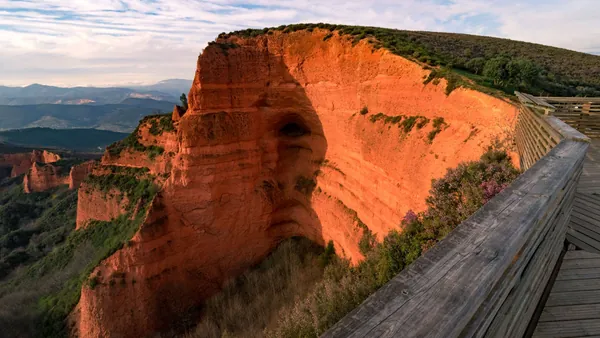 Cómo elegir entre los tours a pie y visitas guiadas por Las Médulas