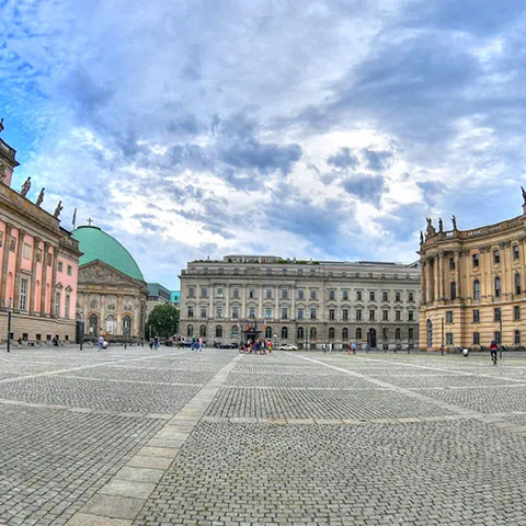 Bebelplatz - Qué ver en Berlín - Guía de viaje Berlín - Buendía Tours