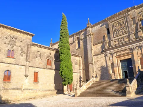 visita-guiada-baeza-privado_catedral-santa-maria_tour_jaen_andalucia_buendia-tours.jpg