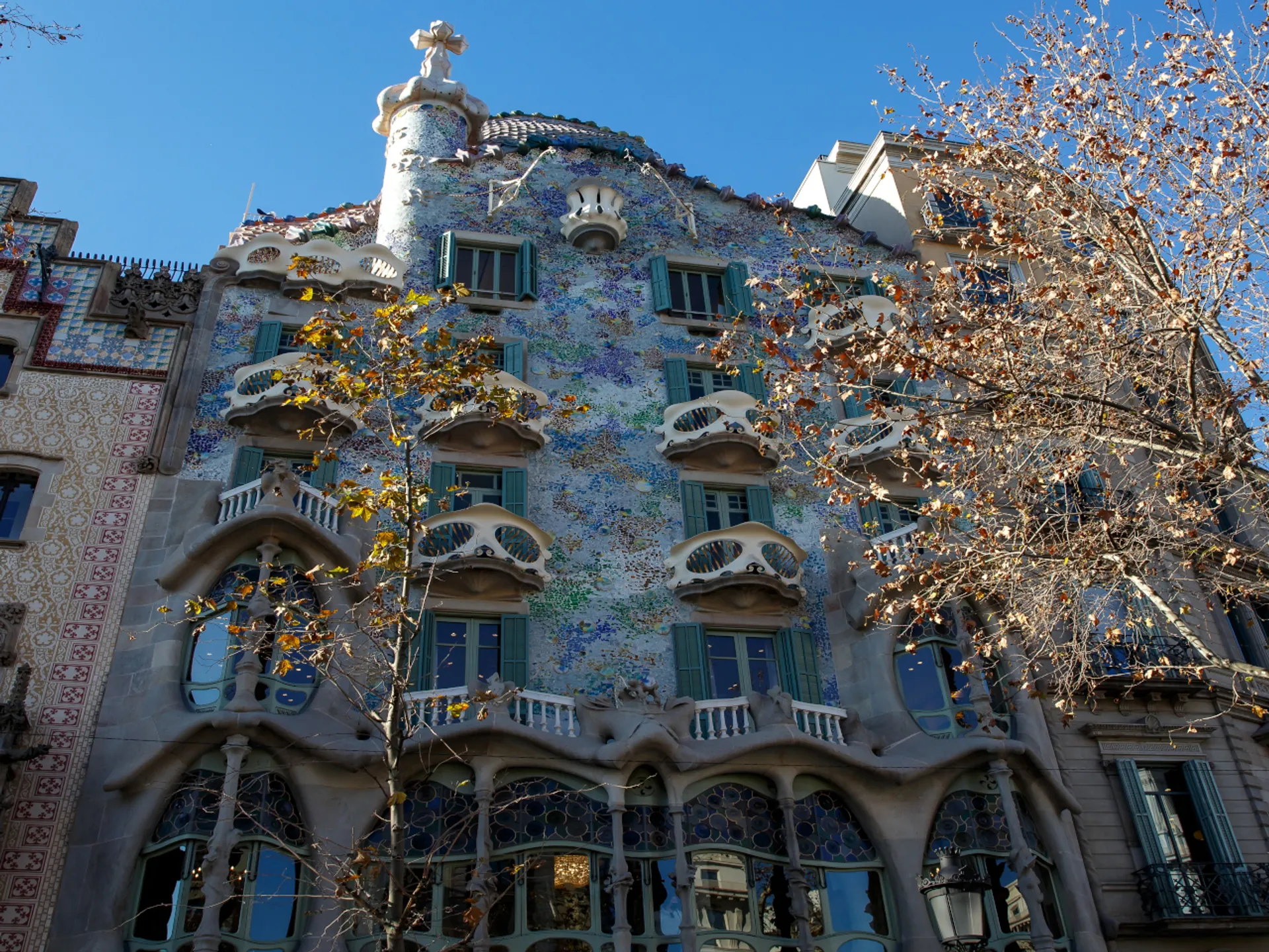 Fachada de la Casa Batlló en Barcelona - Casa Batlló - Qué ver en Barcelona - Guía de Viajes Barcelona - Buendía Tours