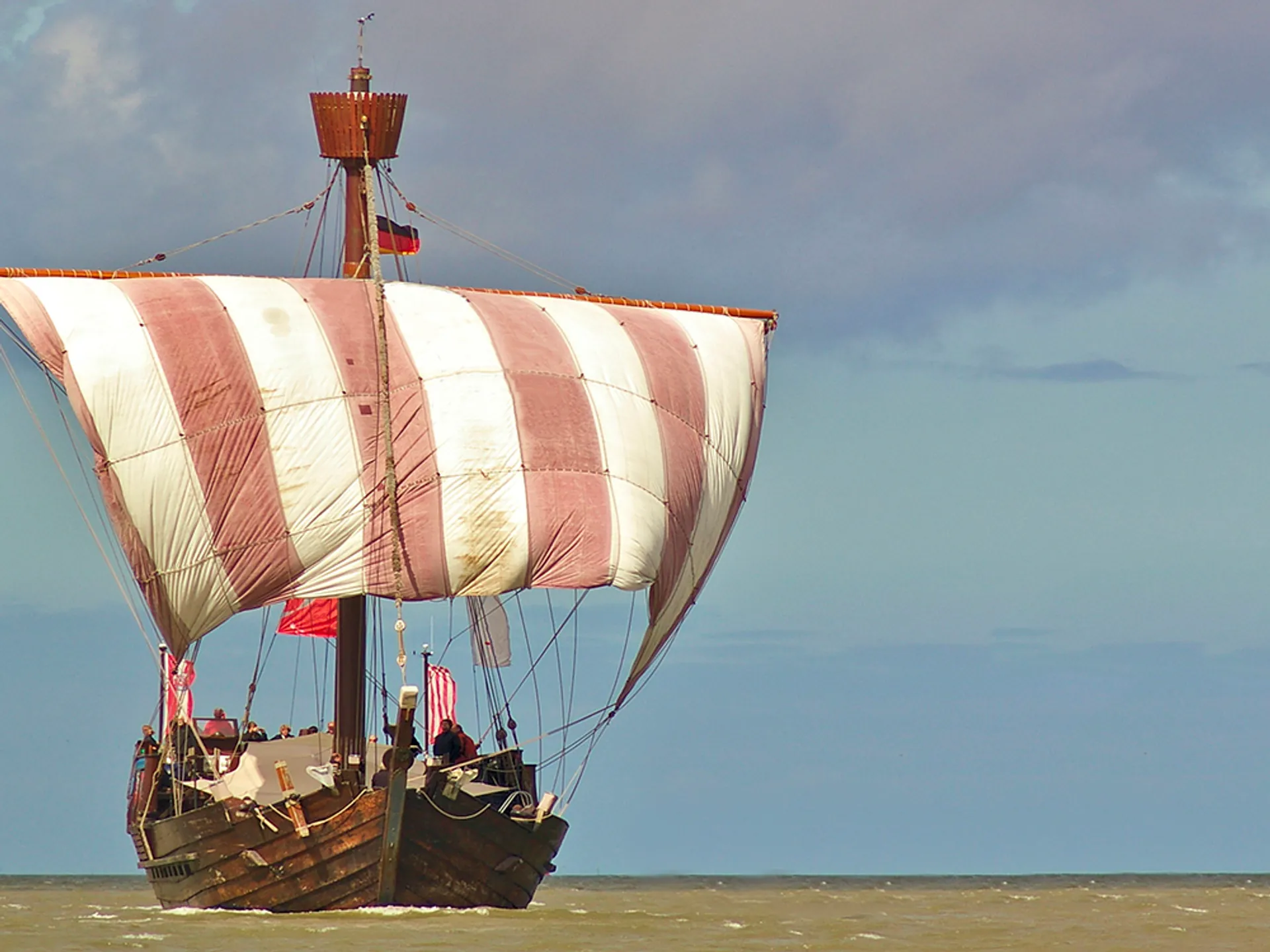 Barco Coca de la Liga Hanseática - Buendía Tours
