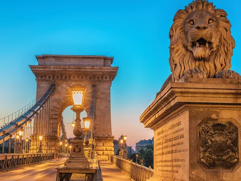 Perspectiva del famoso puente de Budapest