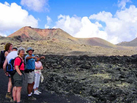 Sendrismo Guiado Lanzarote paisaje Lunare Trekking Rutas Guias de Montaña islas Canarias España