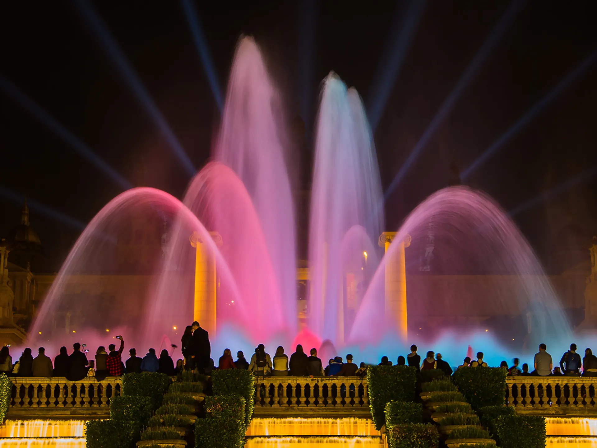 Fuente Mágica de Montjuïc - Plaza de España de Barcelona - Qué ver en Barcelona - Guía de Viajes Barcelona - Buendía Tours