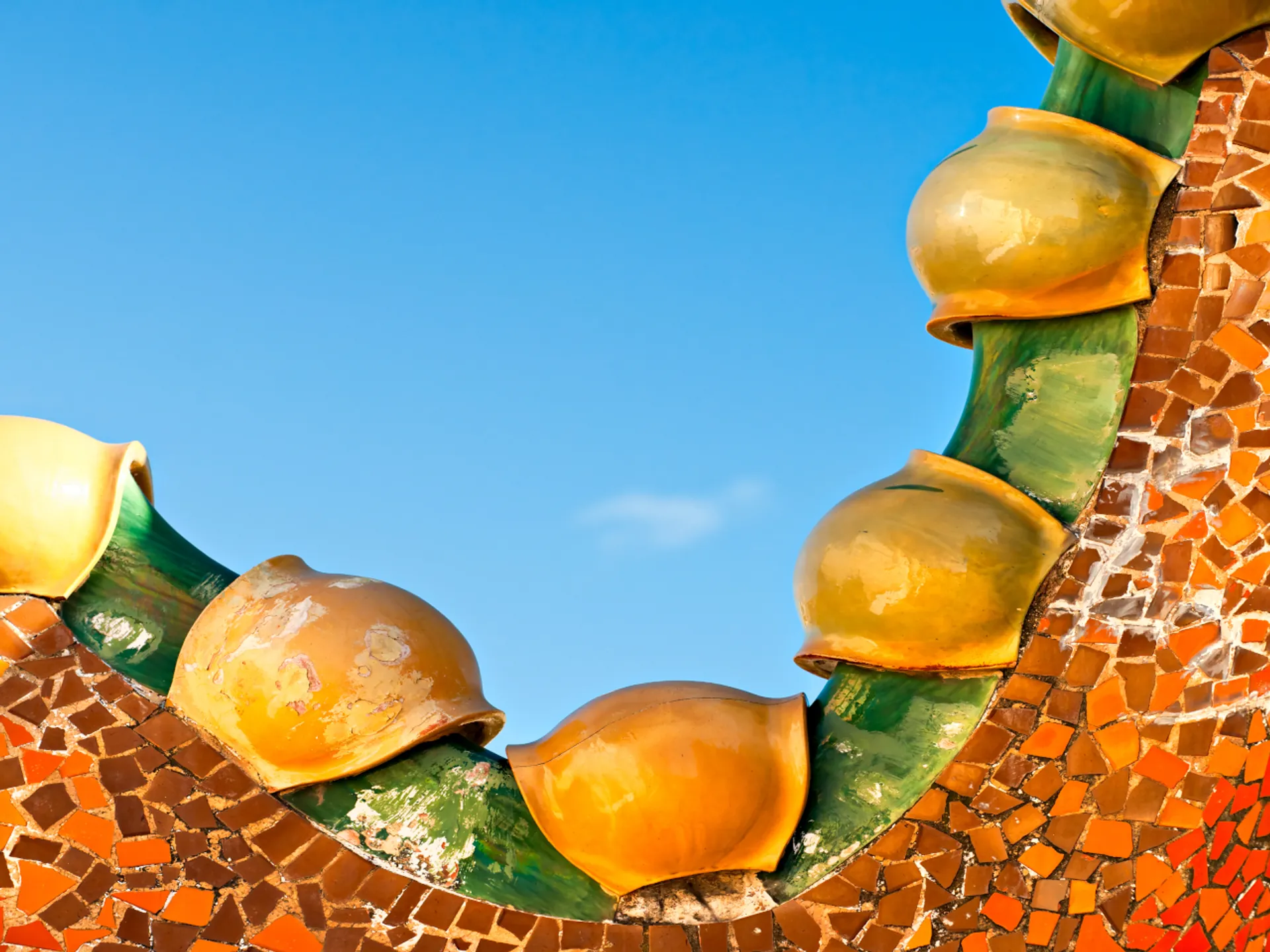 Detalle azotea de la Casa Batlló en Barcelona - Casa Batlló - Qué ver en Barcelona - Guía de Viajes Barcelona - Buendía Tours