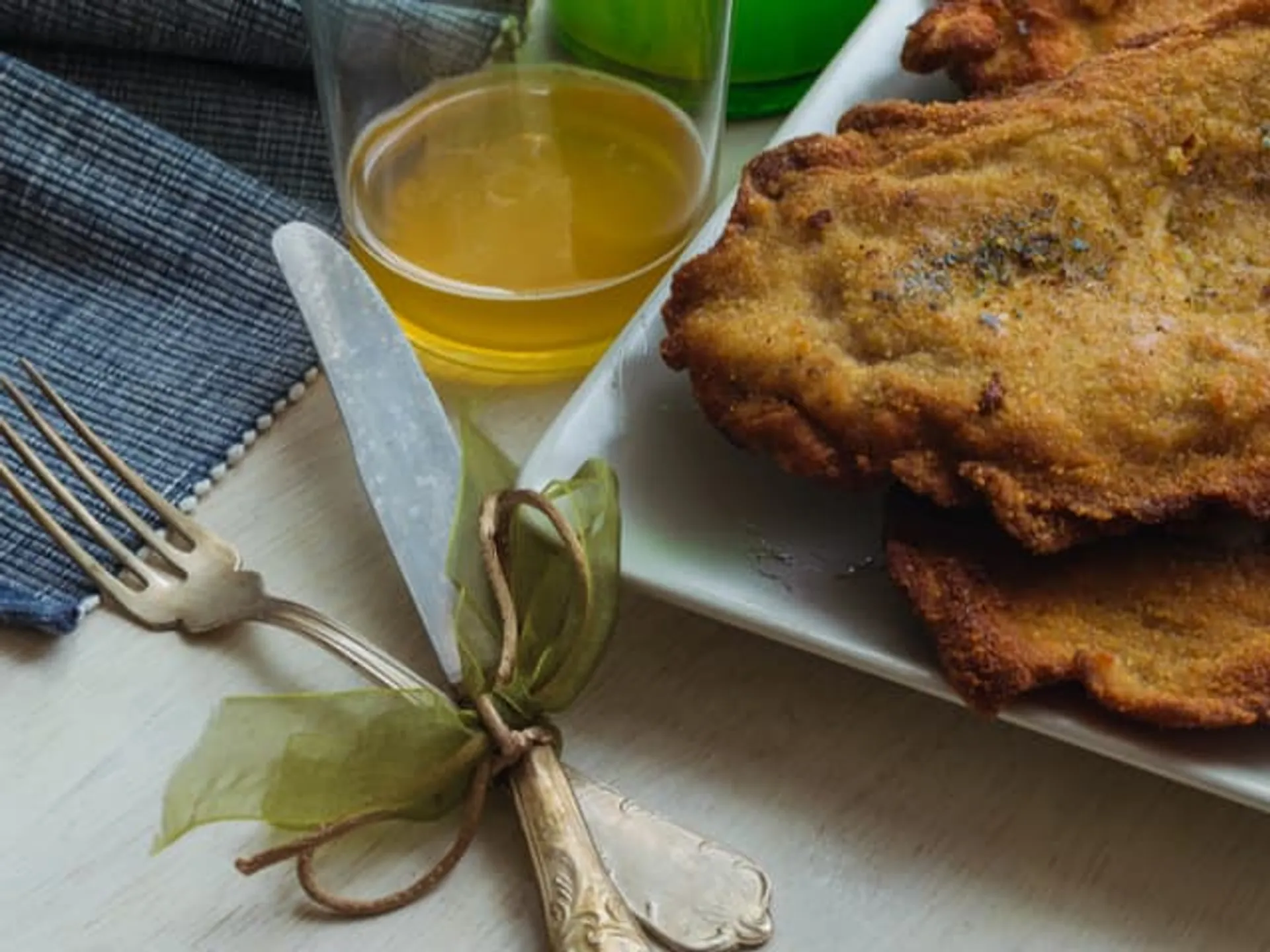 Cachopo de ternera asturiana y sidra - Qué ver y qué hacer en Gijón y sus alrededores - Blog - Buendía Tours