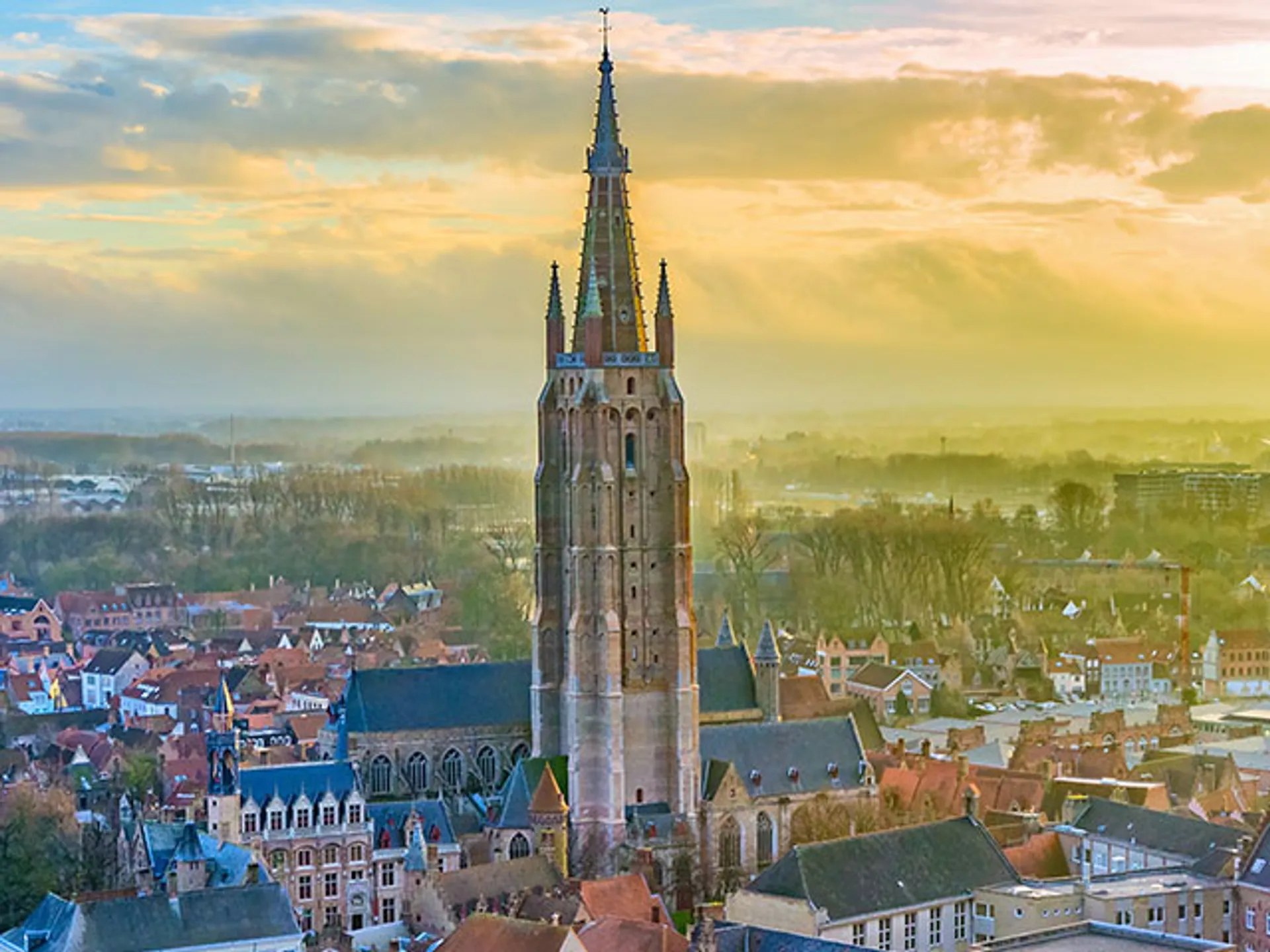brujas-guia-edificios-religiosos-iglesia-nuestra-senora-vista-aerea.jpg