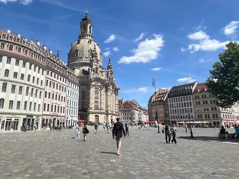 Plaza Neumarkt e iglesia Frauenkirche en Dresde, Alemania