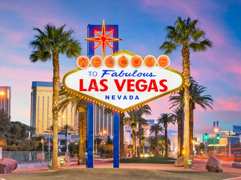 tour Siete Montañas Magicas desde las Vegas excursión Letrero Welcome las Vegas en español Nevada Estados Unidos buendía tours