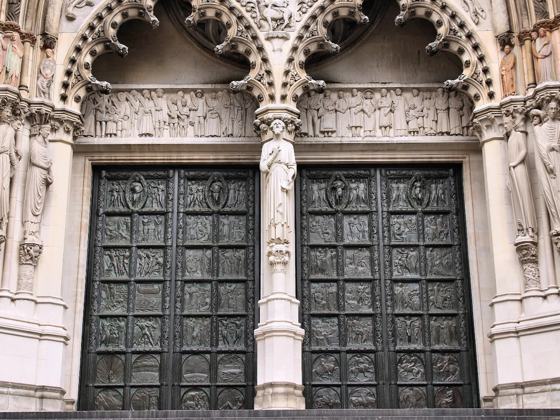 Puertas Catedral de San Juan el Divino - Catedral San Juan el Divino - Qué ver en Nueva York - Guía de Viajes Nueva York - Buendía Tours