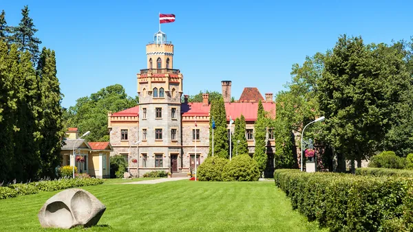 El castillo nuevo de Sigulda, uno de los atractivos turísticos de esta localidad.