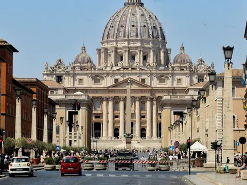 Basílica de San Pedro al final de la Vía de la Conciliación, Ciudad del Vaticano