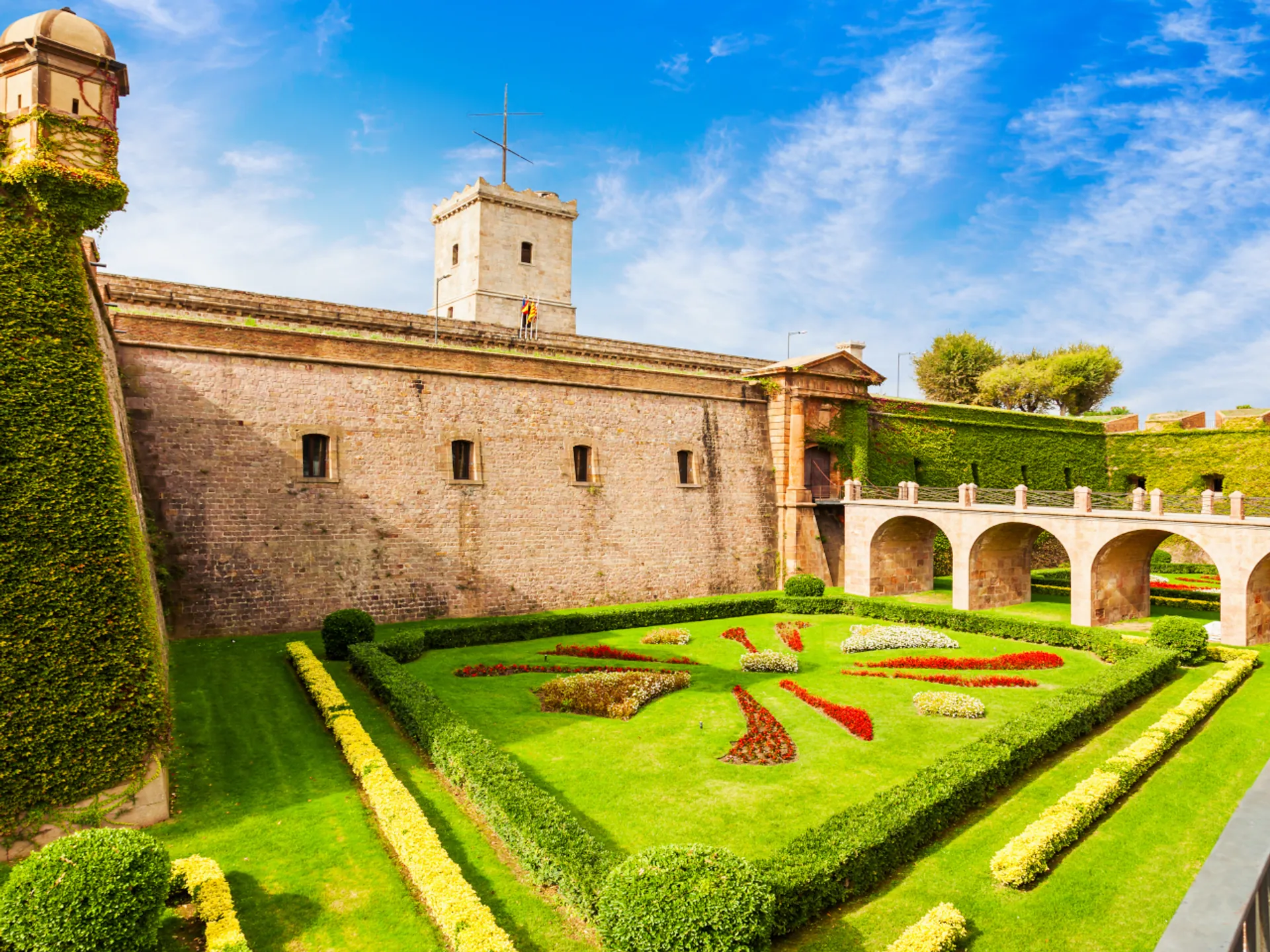 Castillo de Montjuïc - Montjuïc de Barcelona - Qué ver en Barcelona - Guía de Viajes Barcelona - Buendía Tours