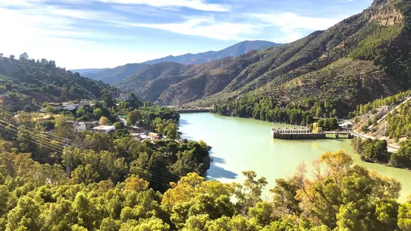 Cómo elegir entre los tours a pie y visitas guiadas para conocer el Caminito del Rey