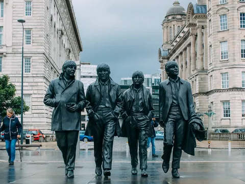 Tour a pie de la historia de Liverpool y los Beatles
