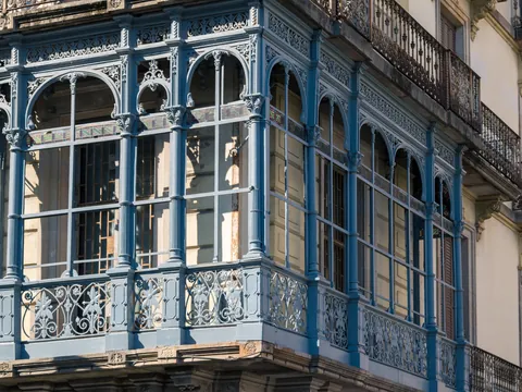 Balcón modernista en el Barrio del Born de Barcelona