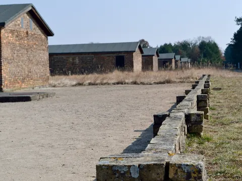 Restos de barracones del antiguo campo de concentración de Sachsenhausen