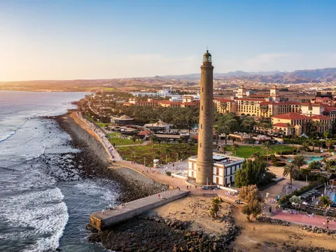 El Faro de Maspalomas te llevará hasta el sur de la isla.