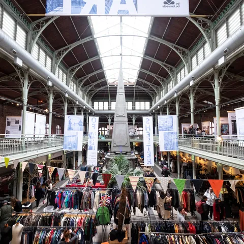 Interior del Mercado Saint-Géry de Bruselas - Francesco Lorenzetti / Shutterstock.com