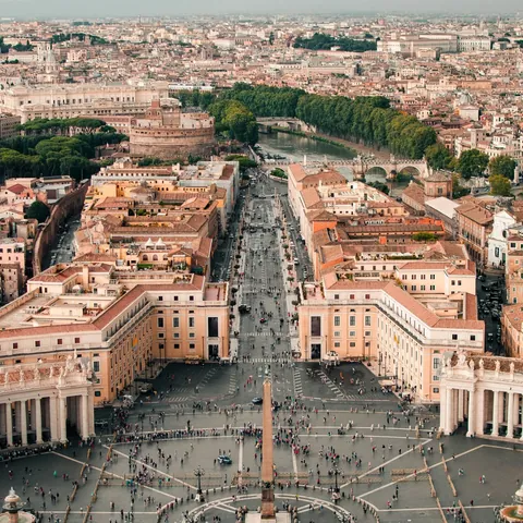 Vista aérea de la Plaza de San Pedro y la Vía de la Conciliación en el Vaticano
