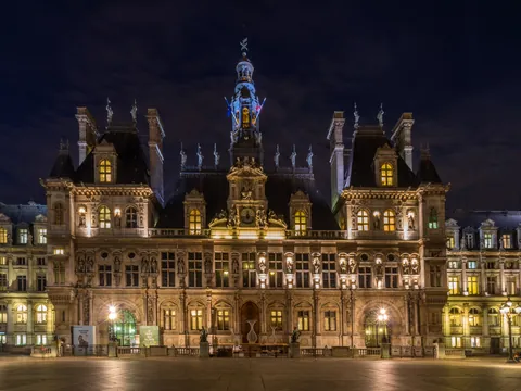 Ayuntamiento de París, situado en Place de Grève, una plaza oscura de este free tour.