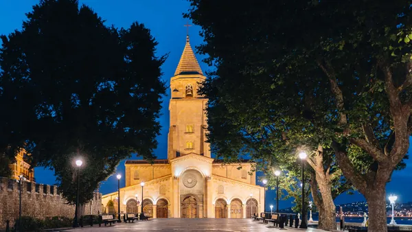 free-tour-gijon_misterio_leyenda_iglesia-san-pedro_asturias_buendia.jpg