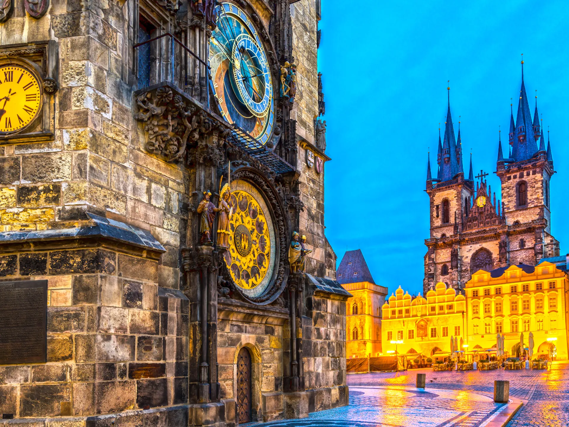 Vista nocturna del Reloj Astronómico de Praga - HOME Praga - Guía de Viajes Praga - Buendía