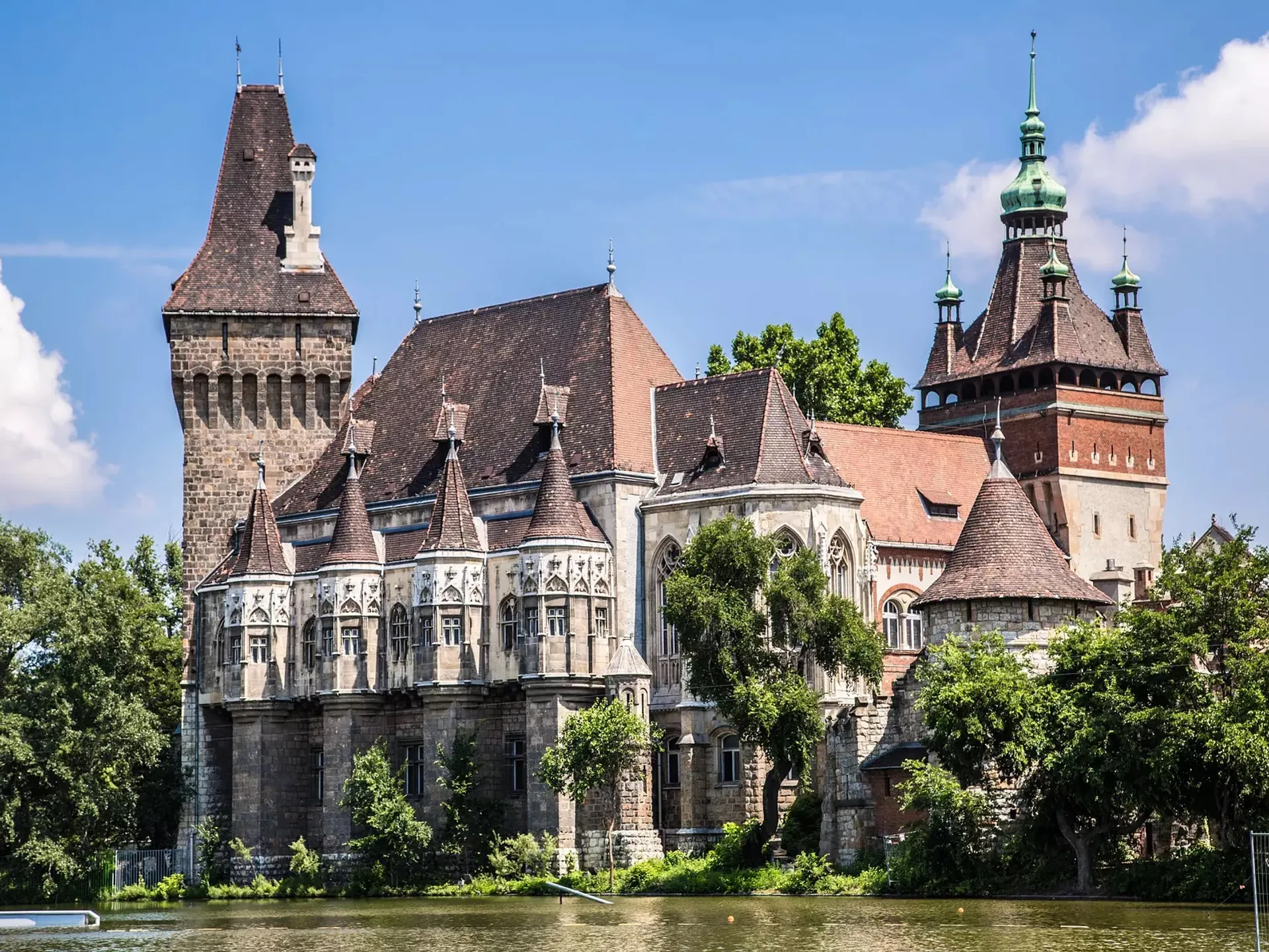 Castillo de Vajdahunyad - Qué ver en Budapest - Guía de Viaje Budapest - Buendía Tours