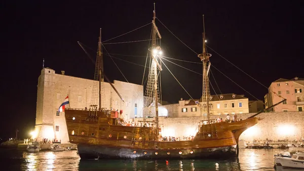 travesia-nocturna-barco-dubrovnik_puerto_croacia_buendia (3).jpg